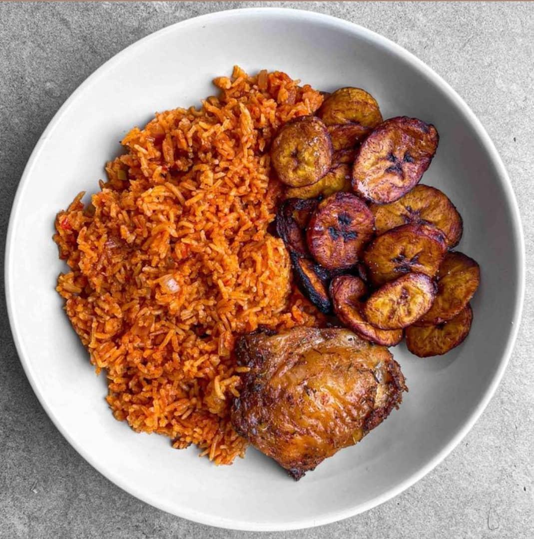 Jollof Rice with Fried Plantain & Chicken